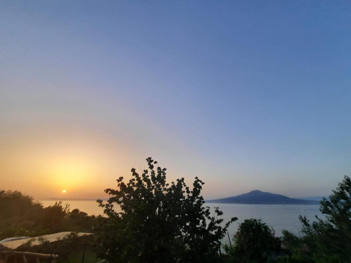 Вилла La Badia Montechiaro - Breathtaking View Of Sorrento Coast Вико-Экуенсе Экстерьер фото