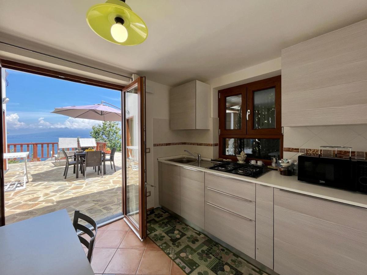Вилла La Badia Montechiaro - Breathtaking View Of Sorrento Coast Вико-Экуенсе Экстерьер фото